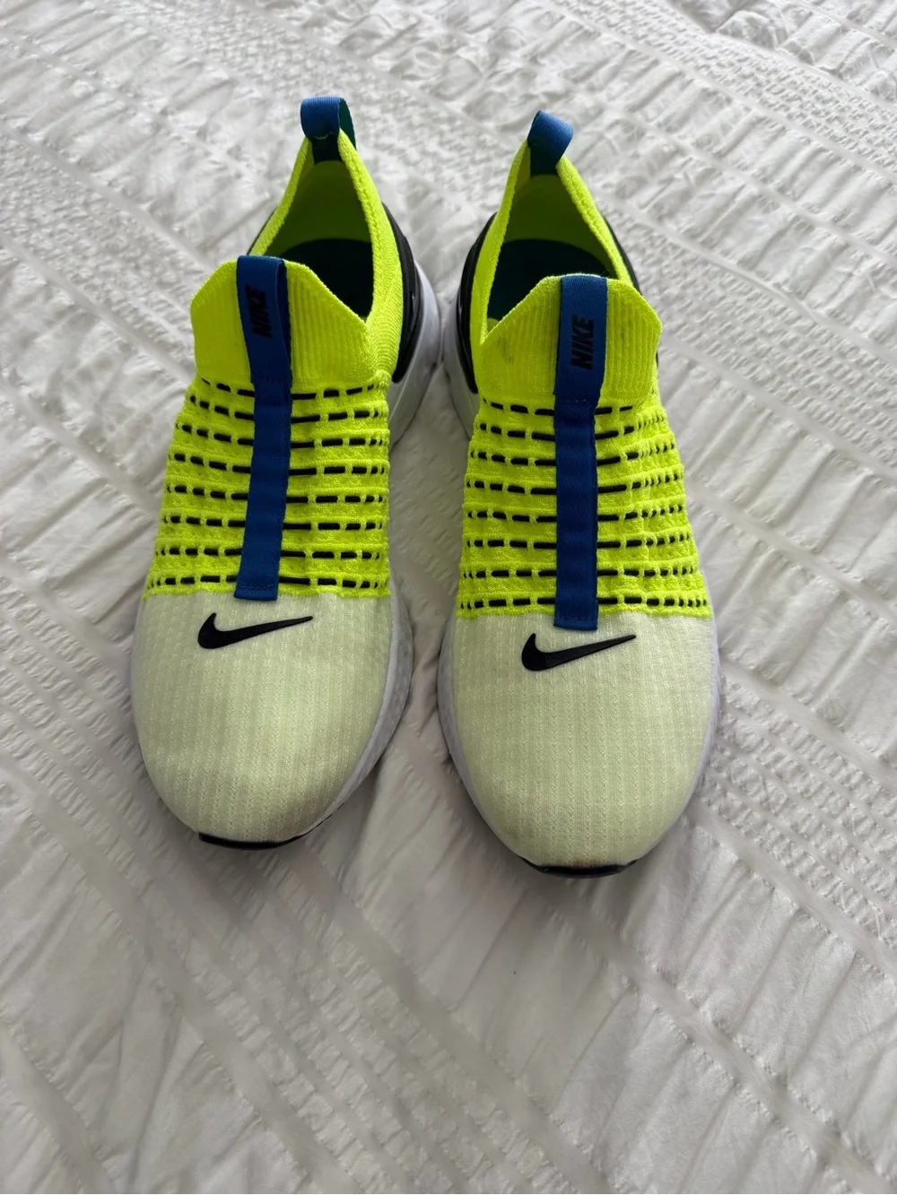 Nike Mens React Phantom Run Flyknit Slip-On Sneakers in Neon Yellow Mens 9.5